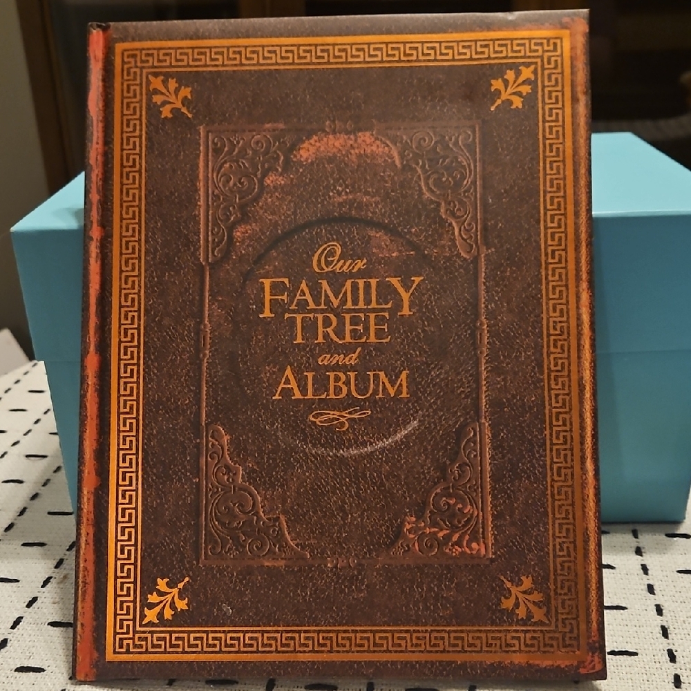 NWOT: Personalized  "Our Family Tree and Album"